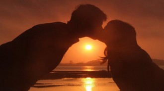 我月薪10萬，每月給老婆1萬5的零用錢，看到存摺我提出了離婚！