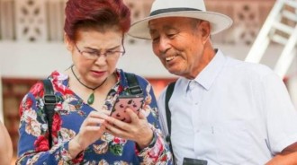 55歲阿姨的人生感悟：晚年有退休金的女人，千萬別再找老伴