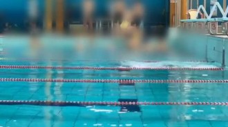 16歲女生游泳後懷孕委屈說自己沒男友，家長氣炸索賠館方130萬