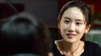 女面試官： 我兒子叫你兒子爸爸那我是你的誰，男子神回復被當場錄取!!