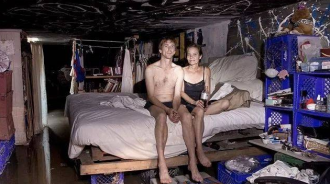 實拍住在美國下水道的男女，不為人知的地下迷宮竟居住著千人！