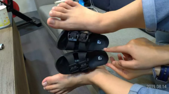 家裡沒孩子！他在車內「撿到黑色童鞋」愣住：沒載過小朋友啊　老婆一看驚「農曆七月曾掉過一雙」  