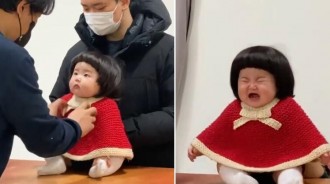 人家害羞啦！1歲小寶寶「第一次拍沙龍照」好奇又可愛　開拍後「三階段皺臉爆哭」換衣服也萌翻❤️