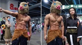 饞哭了！那個在漫展上COS《鬼滅之刃》伊之助的天菜猛男小哥竟長這樣？