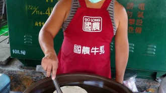 考鴨蛋不可恥！南投老闆發起「0分考卷換水煎包」　校門外擺攤「想幫邊緣學生一把」：讀書不是唯一路 