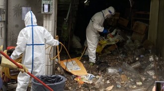高雄恐怖透天厝！36名清潔員「清出14.6噸垃圾」老鼠蟑螂橫行　環保局曝「整理乾淨後畫面」網驚：差好多