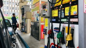 95加500$油表卻跳1039元！駕駛嗆：我就是奧客！拒付最大1原因解釋後店員哭慘，被網友砲轟