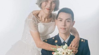 相差61歲婚紗照！24歲消防員帥男「揪85歲老奶奶拍婚紗」爆紅　含淚曝「給我第2次生命」感動全網