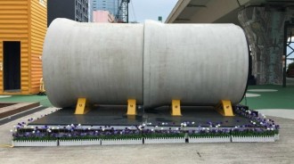 在香港要不吃不喝18年才能買房....建築師想出「水管屋」解決問題！