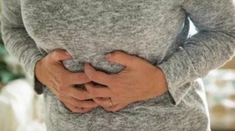 肚子不舒服？台南媽媽菜市場被拍肩「妳的大便掉了」　一看地上尷尬「怎麼會跑出來啦」