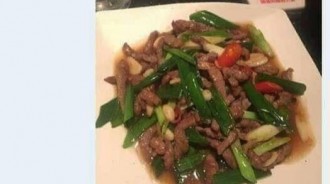 女友凌晨查勤，傳一張吃熱炒的照片，沒想到百密一疏....完蛋了！