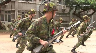 老媽代抽兵種，結果抽中「籤王」，不知道怎麼跟兒子交代....