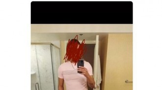 老公出遊開心自拍！正宮眼尖「鏡子反射」：有小三