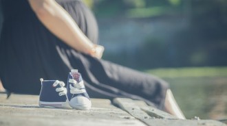 孕婦產前偷塞紙條給醫生「發生意外請保我」，醫生看到原因後鼻酸秒答應！