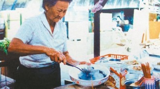 不惜賣掉7棟房！佛心嬤「10元便當50年不漲」欠錢照樣開　拾荒補菜錢「只為讓窮人吃飽」