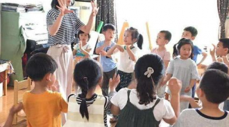 幼兒園老師未婚懷孕！傳統媽酸「莊嚴形象毀了」：怎麼教好小孩？　引網兩派討論「被太多框架綁住」