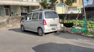 阿嬤不裝鐵門！自家庭院「淪免費停車場」遭陌生人闖入　他崩潰求救「網傳授神招」保證擊退