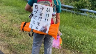 孝心感人！15歲少年「揹嬤徒步環島」　「拒絕被載」理由超暖：祂一直都在！