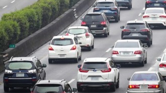 國道遇塞車！他拿出一張紙求救　網見內容笑瘋