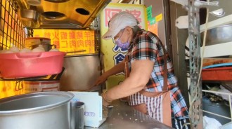 逢甲「阿婆炒飯」要熄燈！84歲嬤將學生當孫疼　食客回訪大排長龍